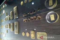 Emas Antam Senin pagi turun Rp2.000 per gram