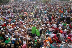 Jalan sehat bersama Anies Baswedan dan Gus Muhaimin
