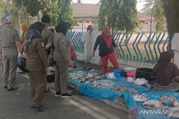 Satpol PP Mukomuko lakukan pendekatan persuasif terhadap pedagang