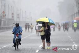 Waspada hujan petir pada siang hari di wilayah Kalsel