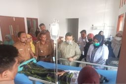 Korban Bus terguling di Arse dapat perhatian Bupati Tapsel