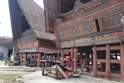 PT Inalum bina ratusan penenun ulos Desa Wisata Meat Toba Samosir