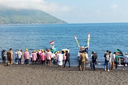 Pemkot Ternate  lakukan ritual "turun pasir" di objek wisata Sulamadaha
