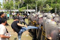 KPU Tabalong "diserbu" pengunjuk rasa