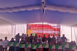 Wali Kota Pangkalpinang serahkan Kartu BPJS Ketenagakerjaan kepada 4.257 pekerja infromal