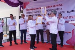 Pendonor darah sukarela di Banten mendapat penghargaan dari PMI