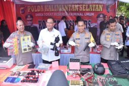 Polda Kalsel dalami senjata api penipu rekrutmen calon anggota Polri