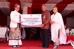 Bank Jatim serahkan mobil angkutan sekolah tunjang tata laksana pendidikan