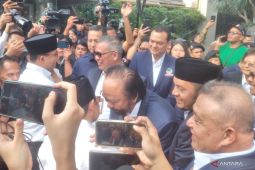 Surya Paloh dan ribuan simpatisan sambut kedatangan pasangan Anies-Muhaimin