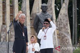Bacawapres Mahfud MD kenakan baju putih yang dulu disiapkan untuk Pilpres 2019
