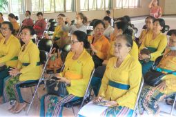 WHDI Buleleng adakan pelatihan pembuatan "banten otonan"