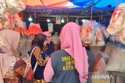 BPOM dan Pemkot Bengkulu bina belasan pedagang kerupuk