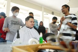 Pemkab Kediri bekali pemuda dengan keterampilan memotong rambut
