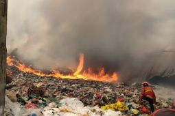 450 personil gabungan tangani kebakaran di TPA Rawakucing Tangerang