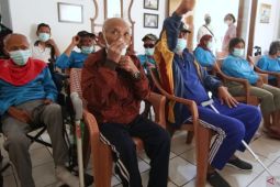 Relawan kenalkan sosok Ganjar Pranowo lewat bakti sosial di panti jompo