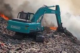 Kobaran api di TPA Rawakucing disebut sudah berkurang
