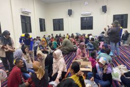113 orang dievakuasi dampak asap pekat kebakaran TPA Rawakucing