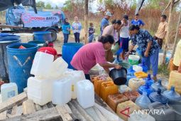 Salurkan Air Bersih, Honda Babel Diserbu Warga Air Itam