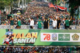 Gus Yahya ajak santri berjuang mewujudkan kesejahteraan masyarakat