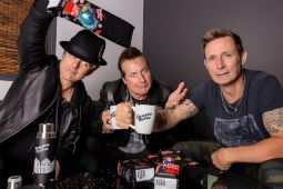 Green Day tampilkan aksi ikonis di Festival Corona Capital 2024, suarakan solidaritas Palestina