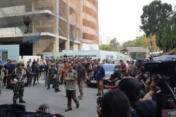 Tes kesehatan Ganjar gandeng istri, Mahfud jalan sendiri