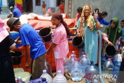 7 juta liter lebih air bersih telah disalurkan kepada warga di Bekasi