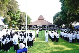 Bupati Ipuk ajak santri berjihad melawan perundungan