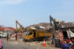 DLH Tangerang batasi antrean mobil pengangkut sampah di TPA Rawakucing