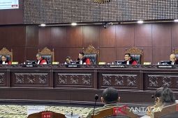 Mahkamah Konstitusi  tolak gugatan batas usia 65 tahun dan dua kali daftar pilpres