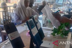 Kejari Abdya lelang belasan handphone di muka umum