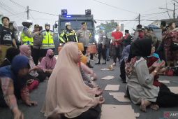Pemasangan plang revitalisasi Pasar Kutabumi Tangerang berujung ricuh