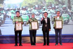 Gubernur Khofifah resmikan PLTS Atap di 20 lokasi Jatim