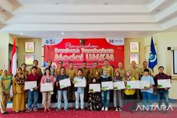 Pemkot Pangkalpinang serahkan bantuan modal kepada pelaku UMKM