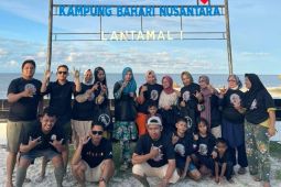 Jaga kelestarian pantai, Ganjar Milenial tanam bibit pohon cemara