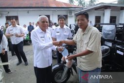 Komitmen terhadap pertanian, Bupati Asahan Salurkan bantuan alsintan
