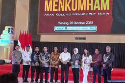Menkumham Yasonna bedah buku biografi "Anak Kolong Menjemput Mimpi"