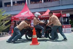 Honda ajak cari aman Pelajar SMK Kristen  Bala Keselamatan Palu Tema"Bangga Menjadi Generasi #Cari_aman"