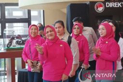 Iriana Jokowi ajak siswa berjoget saat sosialisasi antinarkoba