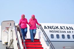 Ibu Negara sosialisasikan antinarkoba dan bersihkan pantai di Jatim