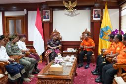 Gubernur Bali minta masyarakat  tak buang sampah ke selokan