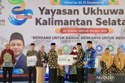 Yayasan Ukhuwah Kalsel umrohkan guru pada Milad ke-30
