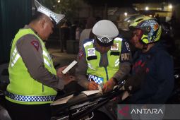 Cegah gangguan kamtibmas petugas gabung merazia pengendara