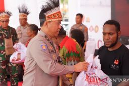 TNI-Polri salurkan bantuan kemanusian di Papua Barat Daya