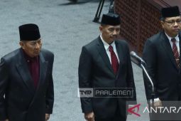 Ketua DPR lantik tiga anggota dewan  PAW dalam Rapat Paripurna