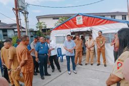 Korban kebakaran Gudang Arang Ambon terima bantuan tanggap darurat Pemkot