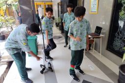 Robot karya siswa Smamda Sidoarjo juara di Malaysia