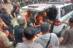 Tambang pasir yang longsor dan timbun penambang di Cilutung Sukabumi ilegal