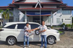 Seorang warga di Belatong Embaloh Hilir dapat hadiah mobil dri BRI