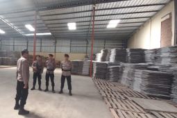 Polres Garut siagakan personel pengamanan gudang logistik pemilu