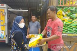 Warga Kedungwaringin Bekasi antusias sambut operasi pasar murah